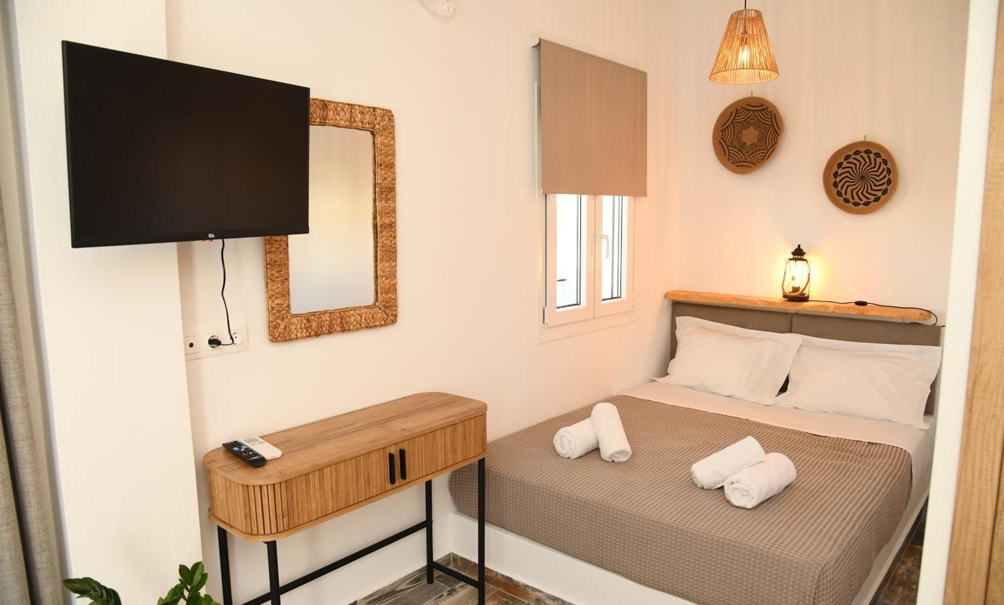 Petite Studios Batsi Batsíon Dış mekan fotoğraf
